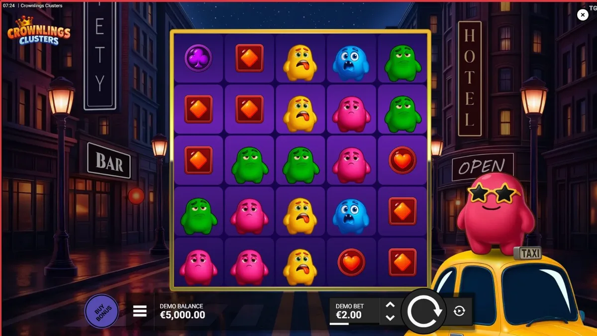 Interface vibrante e colorida do slot Crownlings Clusters com criaturas blobby e elementos neon.